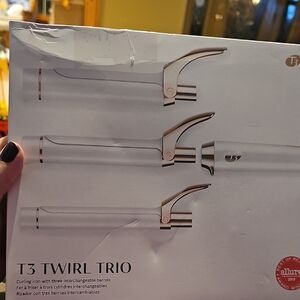 T3 Twirl Trio Interchangeable Curling Iron - White and Silver